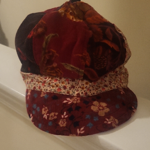 Floral Patterned Caps Set - Picture 3 of 3